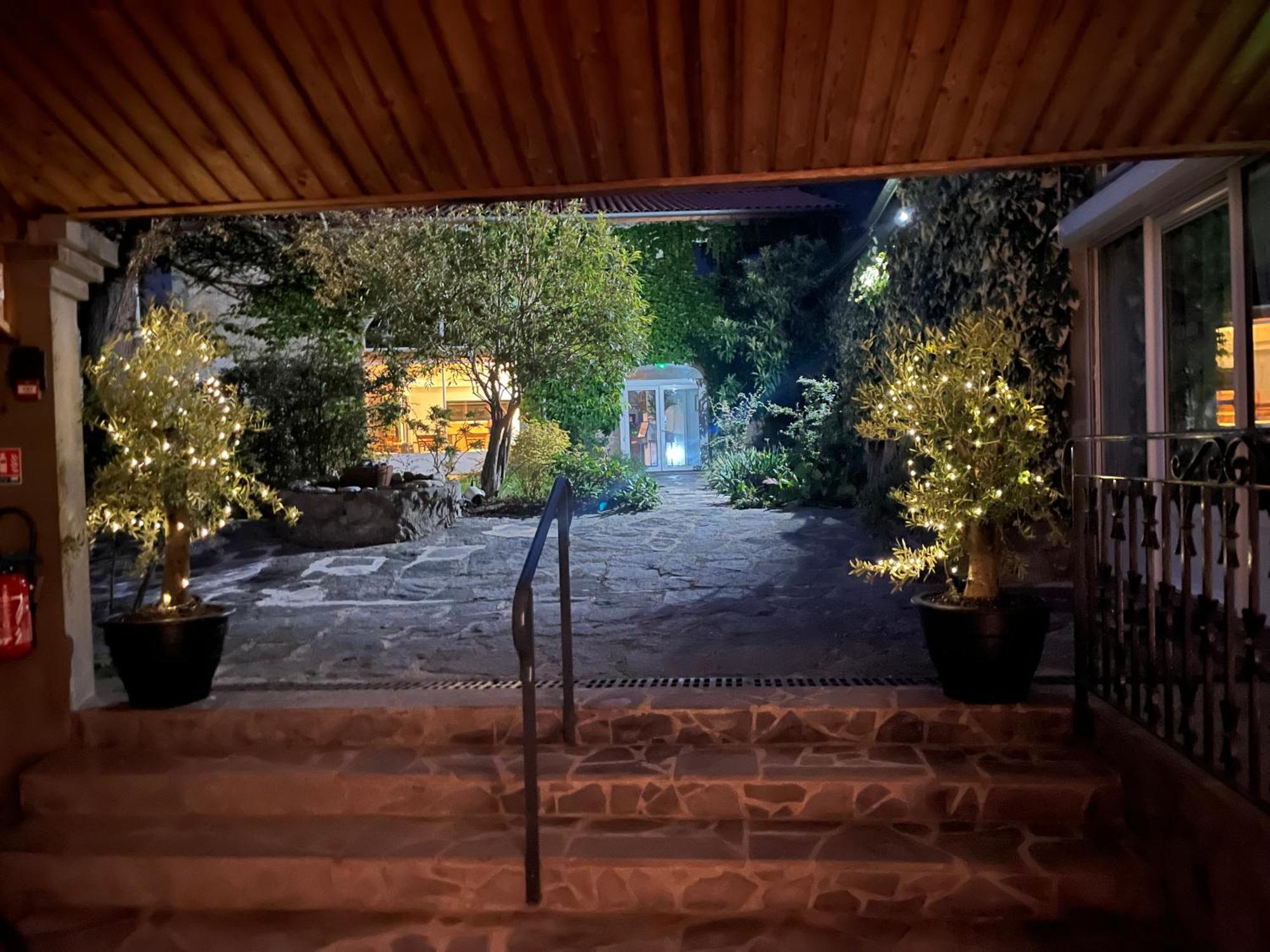 Готель La Cour Carree Perrier Екстер'єр фото